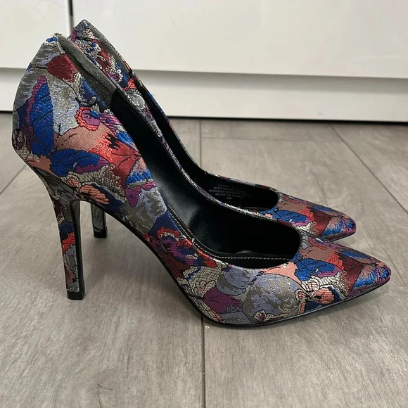 NWOT Embroidered Colorful Butterfly Heels,  Size 8 - Picture 3 of 5
